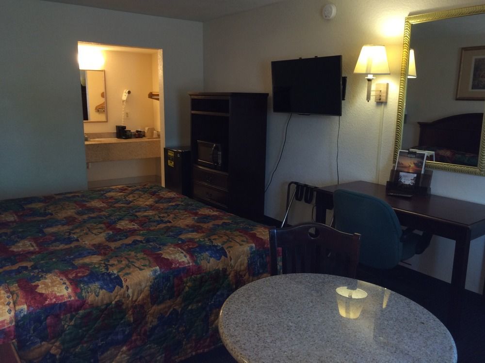 Executive Garden Titusville Hotel Экстерьер фото