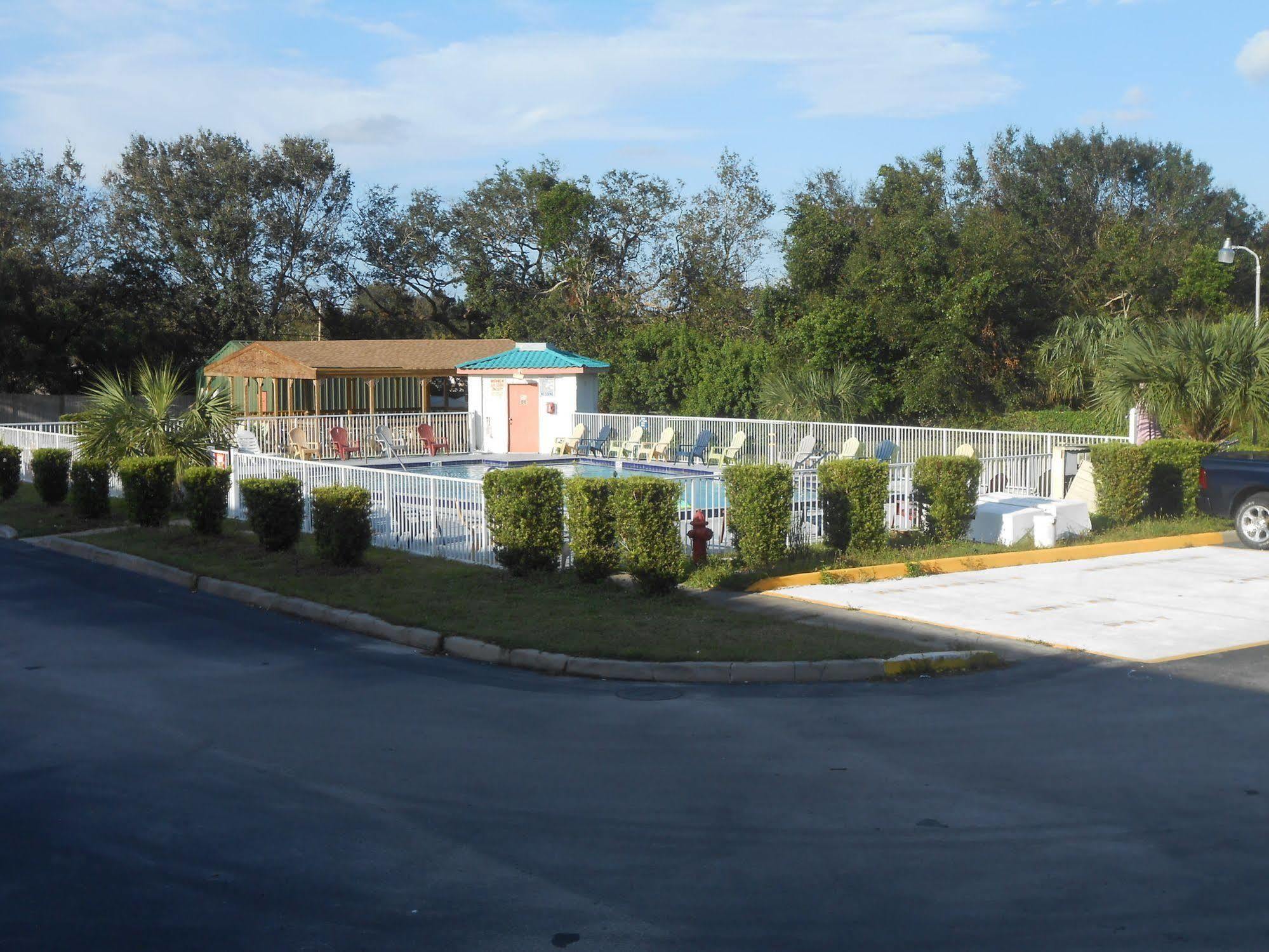 Executive Garden Titusville Hotel Экстерьер фото