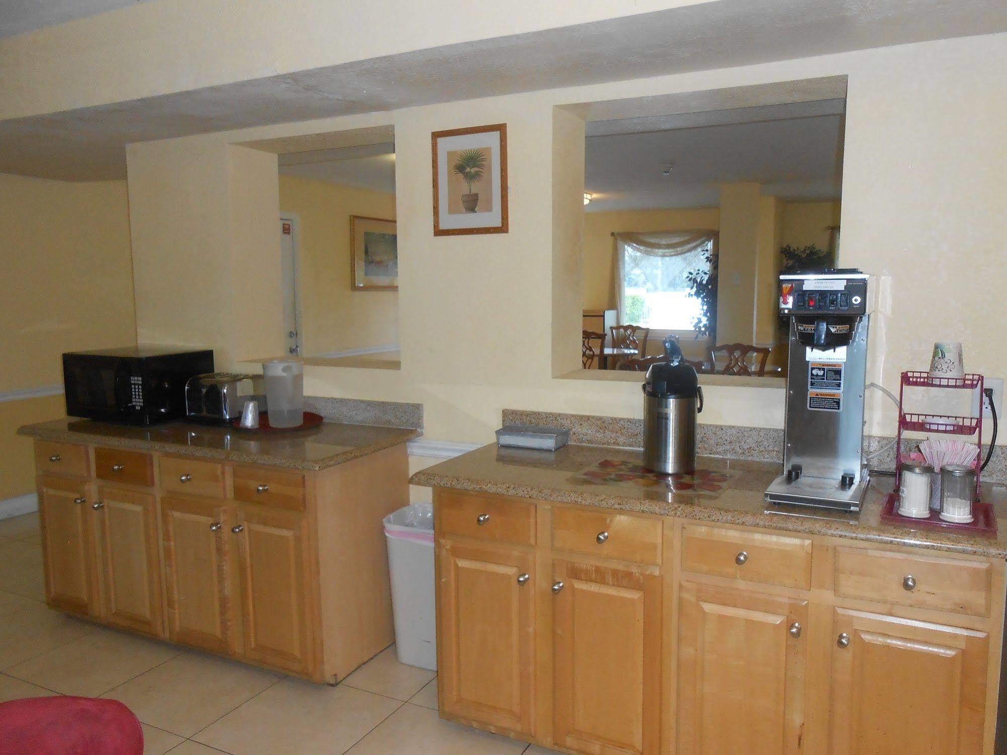 Executive Garden Titusville Hotel Экстерьер фото