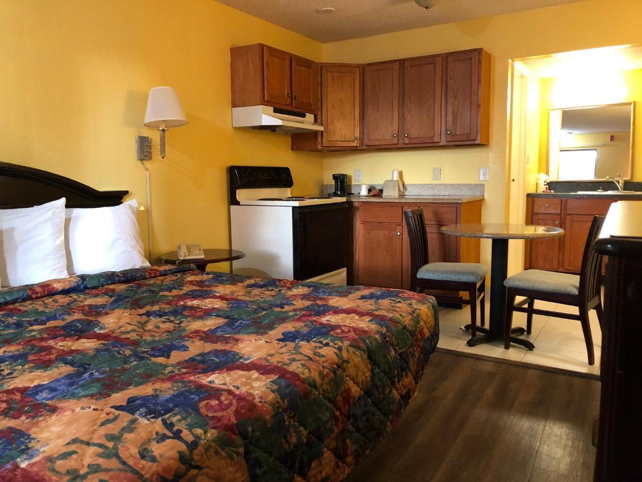 Executive Garden Titusville Hotel Экстерьер фото